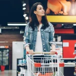 Cum pot influența AI prețurile din supermarketuri și restaurante: de la etichete electronice la prețuri personalizate