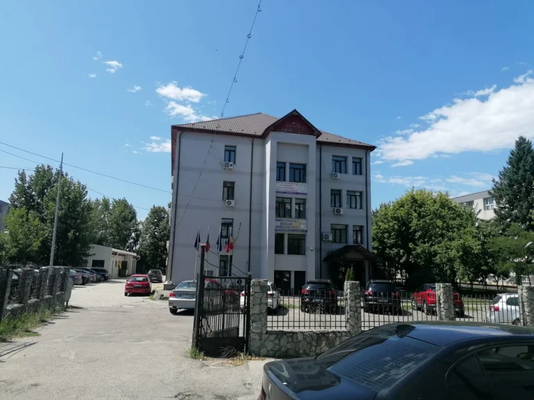 Concursul pentru posturile de directori din Olt: 20 de funcții fără candidați, un dosar respins după verificări