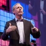 Președintele Microsoft: AI este mai puțin reglementată decât laptele, cere reguli stricte