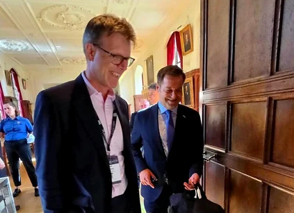 Ambasadorul britanic: contribuţia românilor din UK ar trebui recunoscută mai des