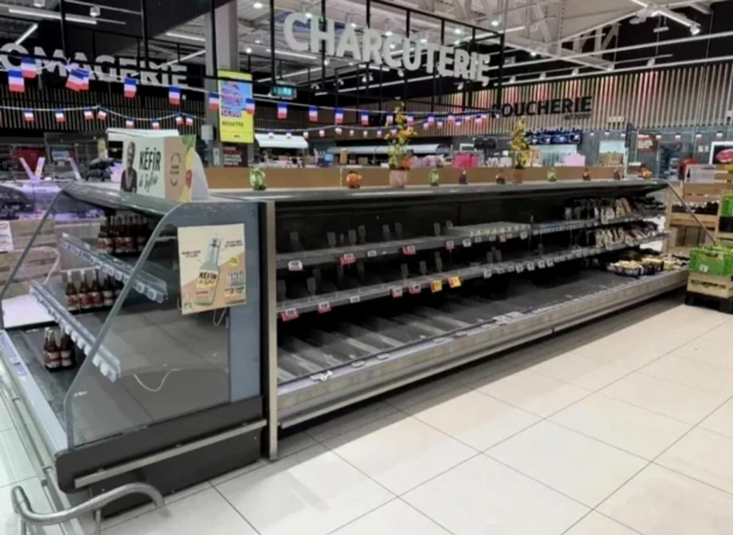Atac cibernetic paralizează instalațiile frigorifice din supermarketuri franceze; autoritățile anchetează