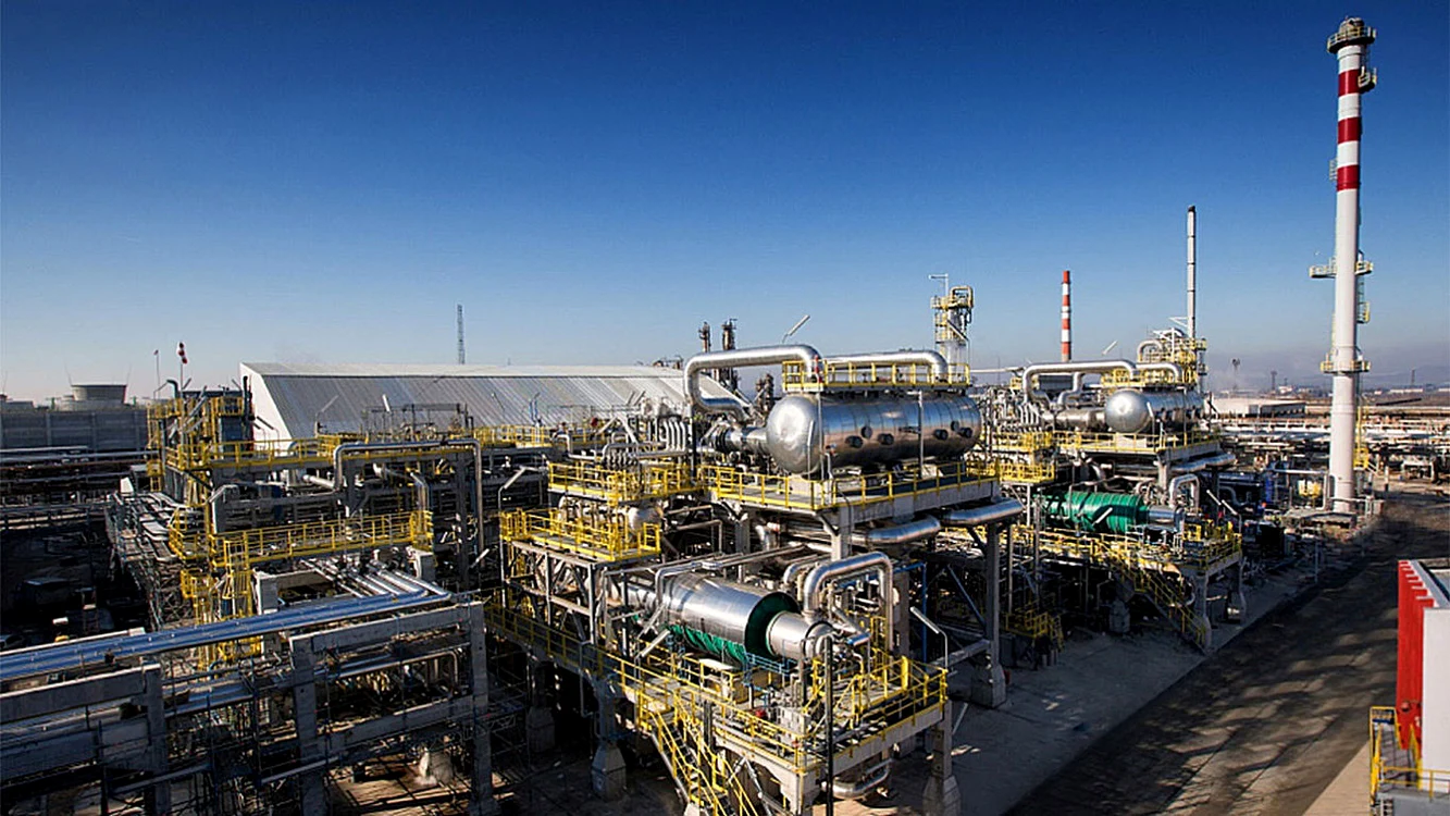 Consorțiu condus de Todd Boehly țintește activele internaționale Lukoil, inclusiv rafinăria Petrotel Ploiești